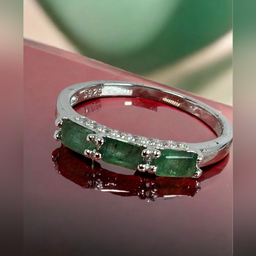 925 Sterling Silver Ring with Natural Emerald Gem & Cz